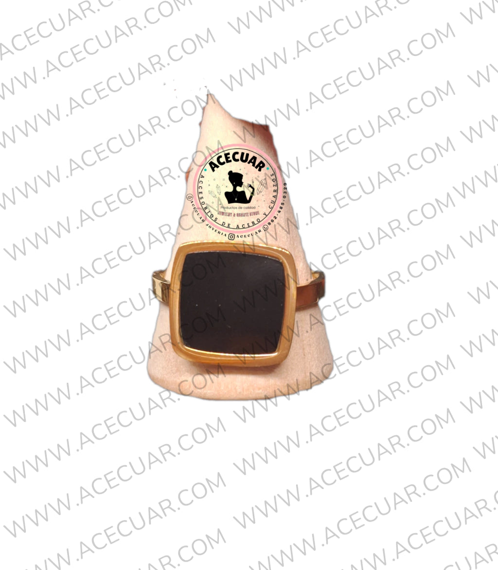 Anillo cuadrado oscuro